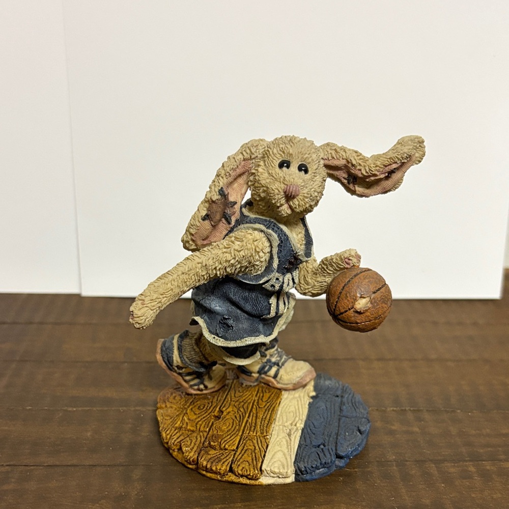 Boyd’s Bears Style 227706 - Like New- Basketball Bunny - “ Buzz… The Flash “